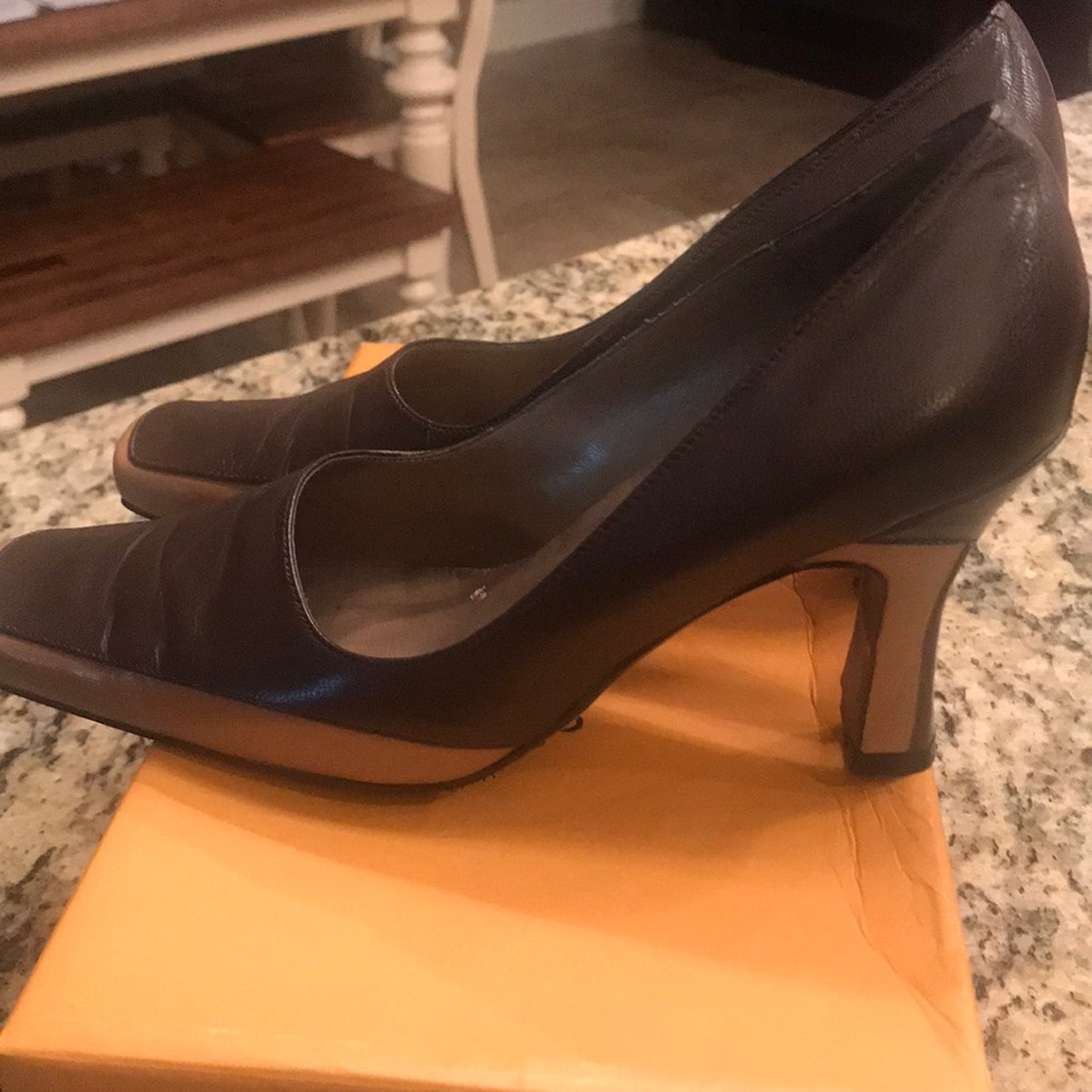 Heel shoes